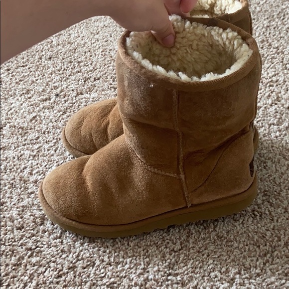 UGGS - Picture 3 of 4
